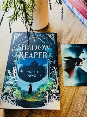 Fairyloot Exclusive Signed Edition Shadow Reaper by Lynette Noni
